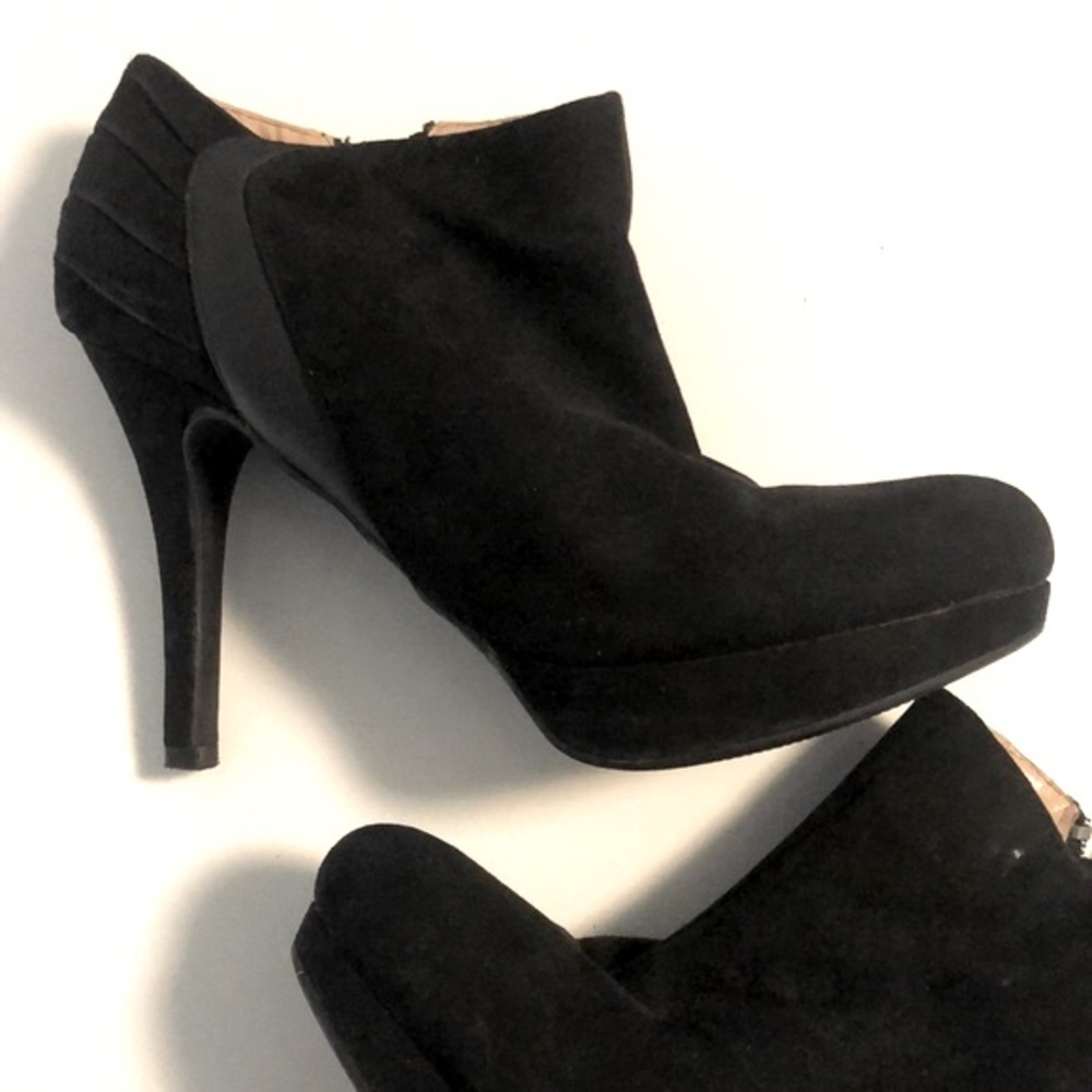 Report Black Heels